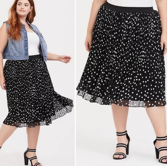 torrid Dresses & Skirts - 🍂Torrid 0X, Polka Dot Skirt